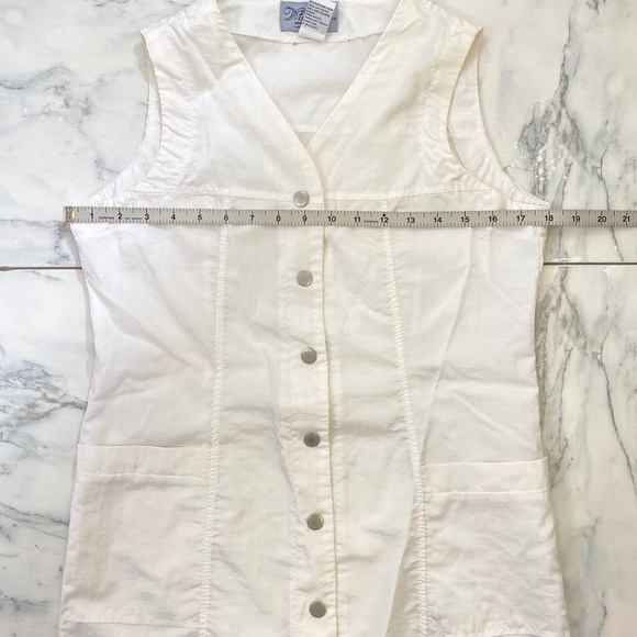 Spa / Salon - Nylon Smock Size: Small - Picture 7 of 8